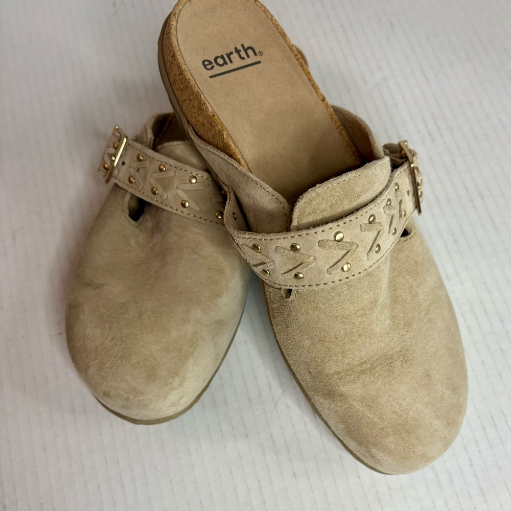 Earth Leather Mules Beige Slip On Comfort  Womens Size 8